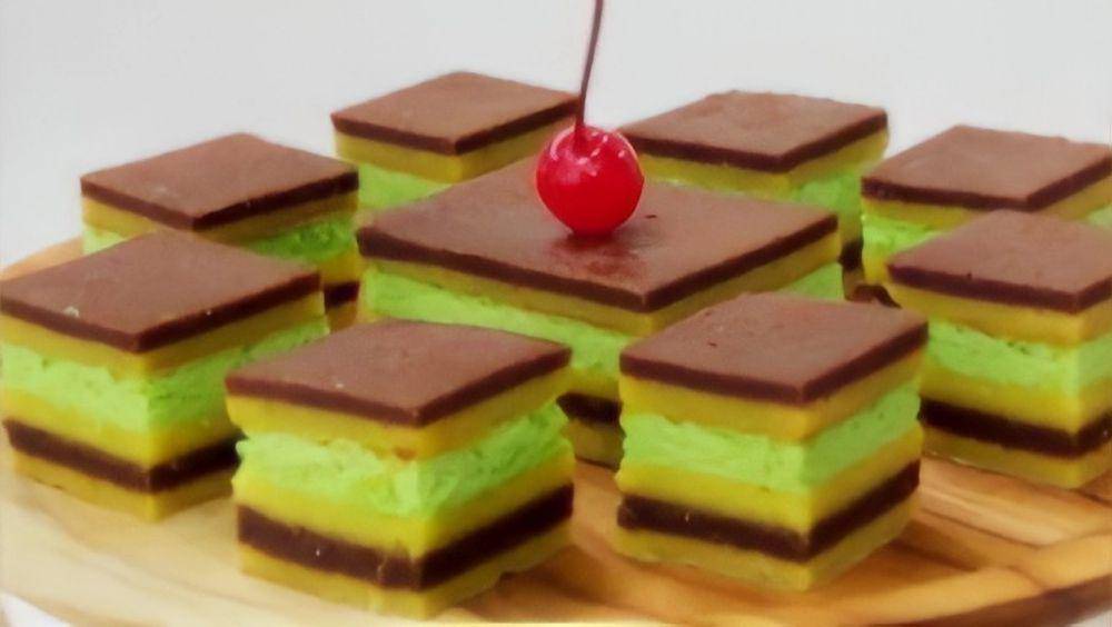 kue putri kandis (commons.wikimedia.org/Roby diery)