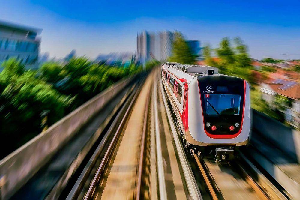 LRT Jakarta menyelenggarakan serangkaian kegiatan yang menarik dalam menyambut libur Hari Raya Natal 2023 dan Tahun Baru 2024 (Nataru). (dok. LRT Jakarta)