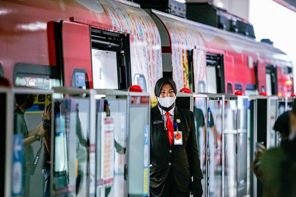 LRT Jakarta menyelenggarakan serangkaian kegiatan yang menarik dalam menyambut libur Hari Raya Natal 2023 dan Tahun Baru 2024 (Nataru). (dok. LRT Jakarta)