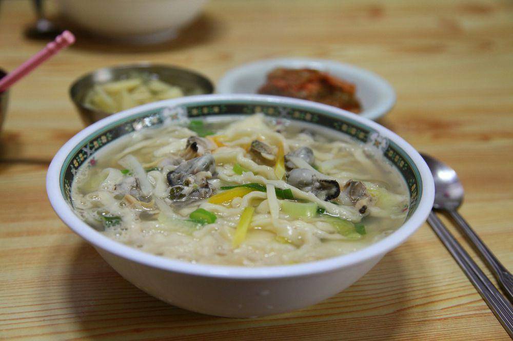 Kalguksu mie khas Korea