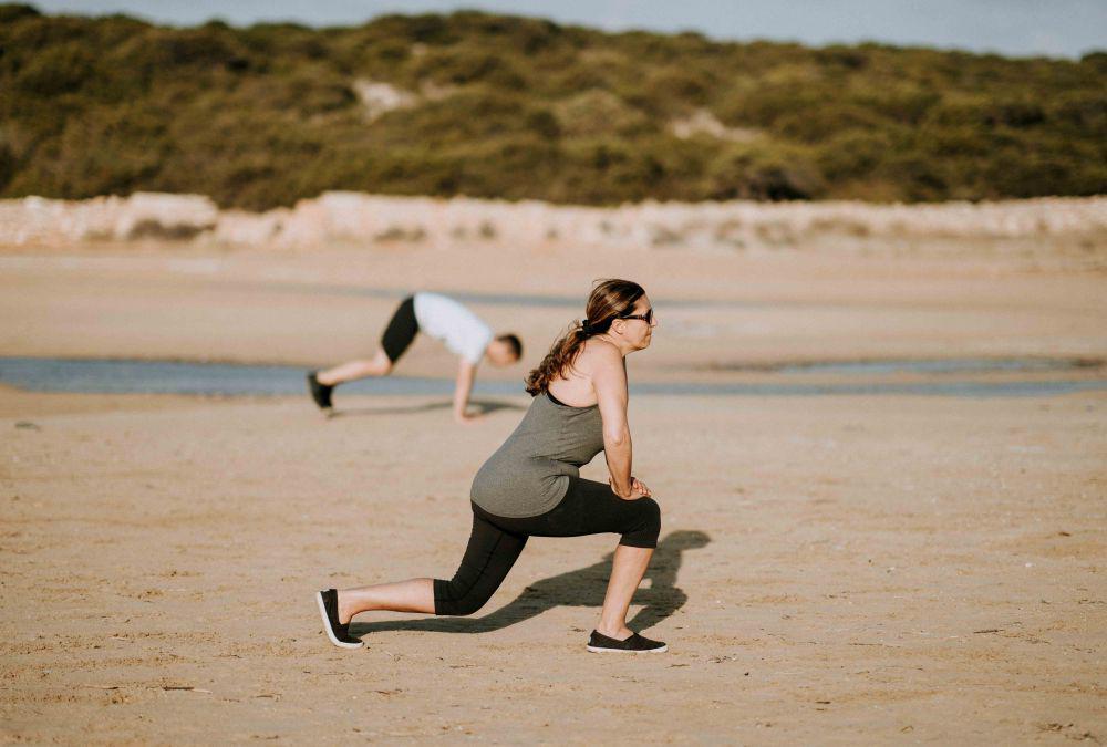 Ilustrasi lunges pada calisthenic (unsplash.com/Annie Spratt)