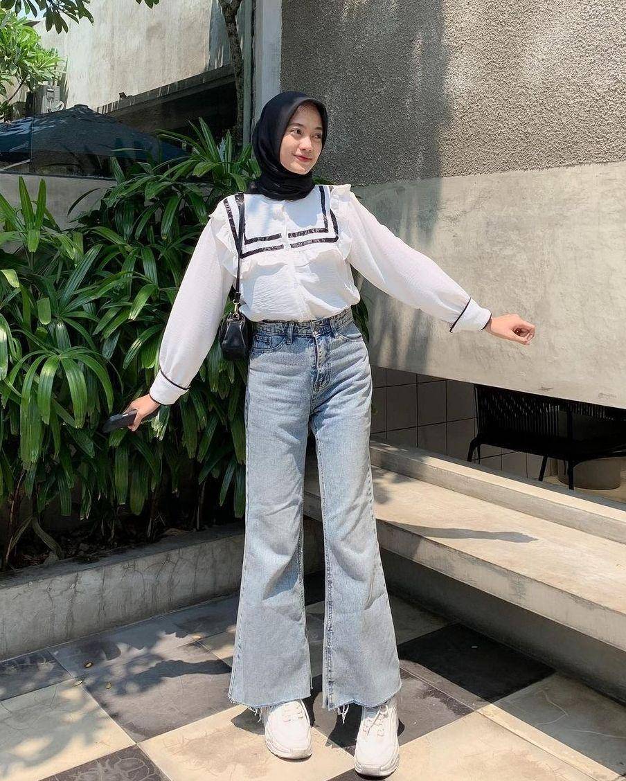 OOTD hijab denim semi formal (instagram.com/divajihar_)