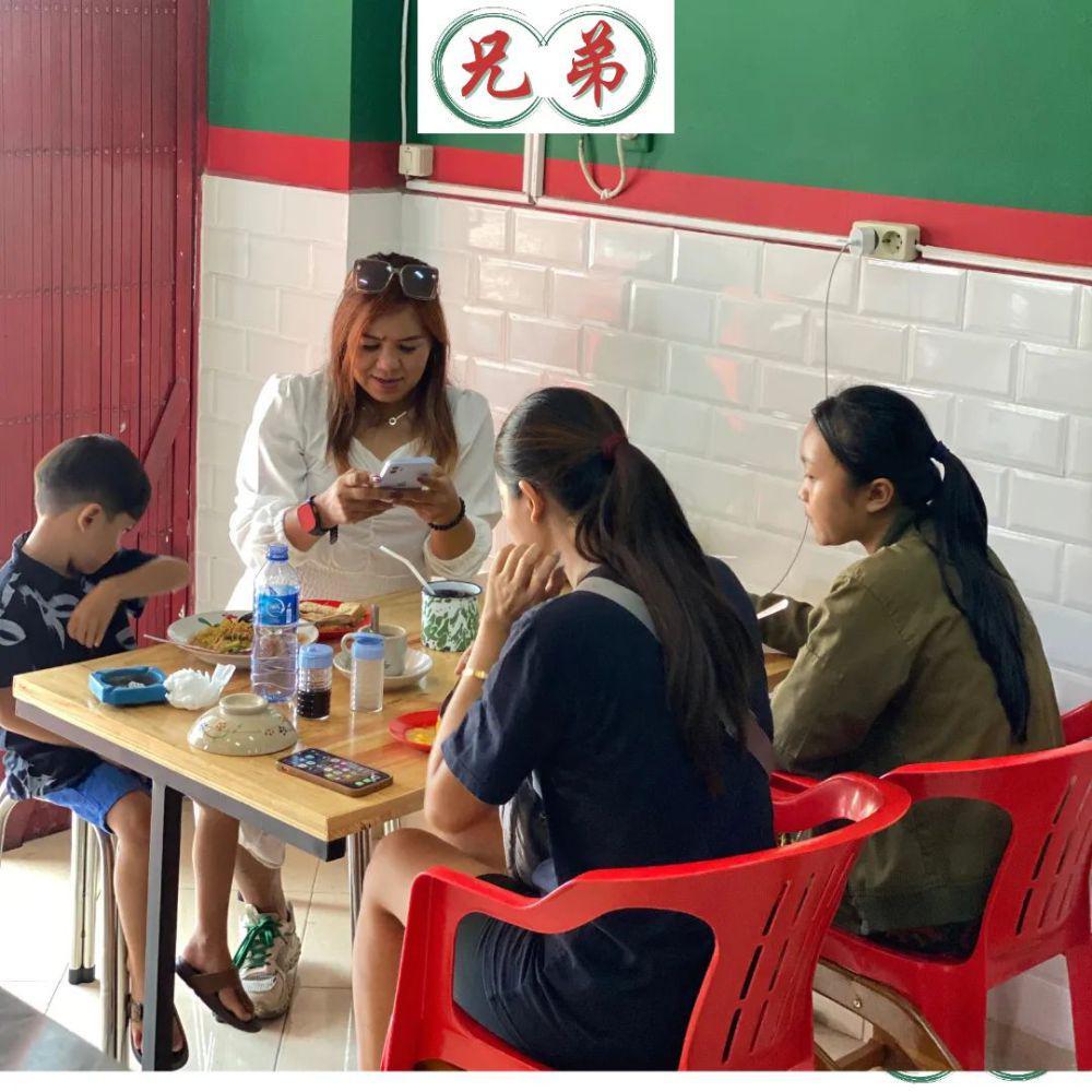 Suasana yang nyaman untuk nongkrong di Kopitiam Bersaudara (Instagram.com/@kopitiam.bersaudara)