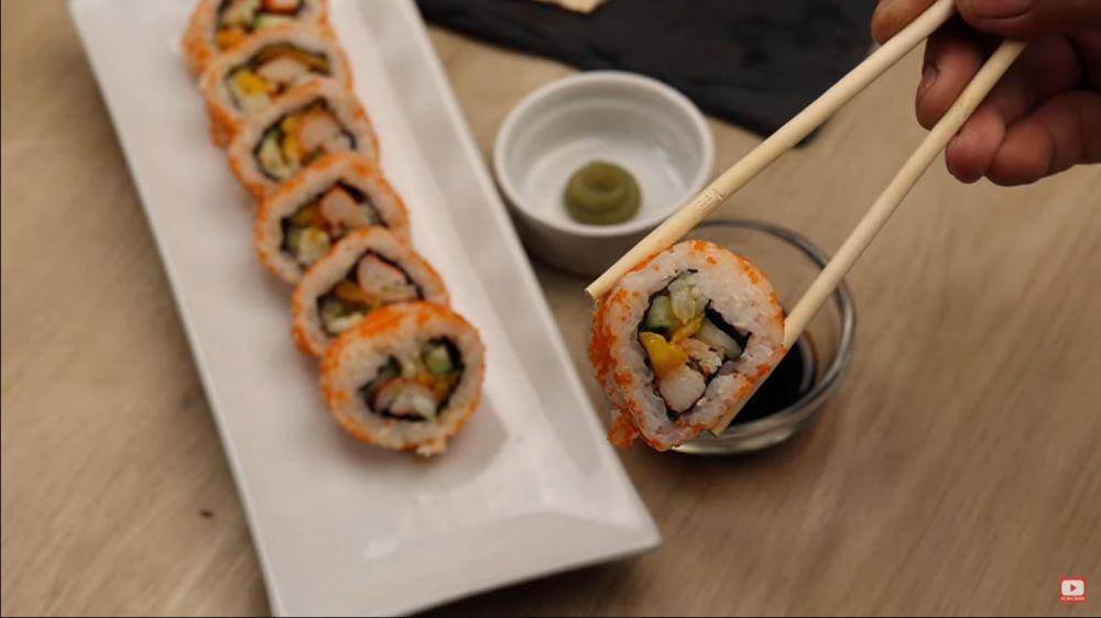 california roll (freepik.com/Friend-Cheap Menu)