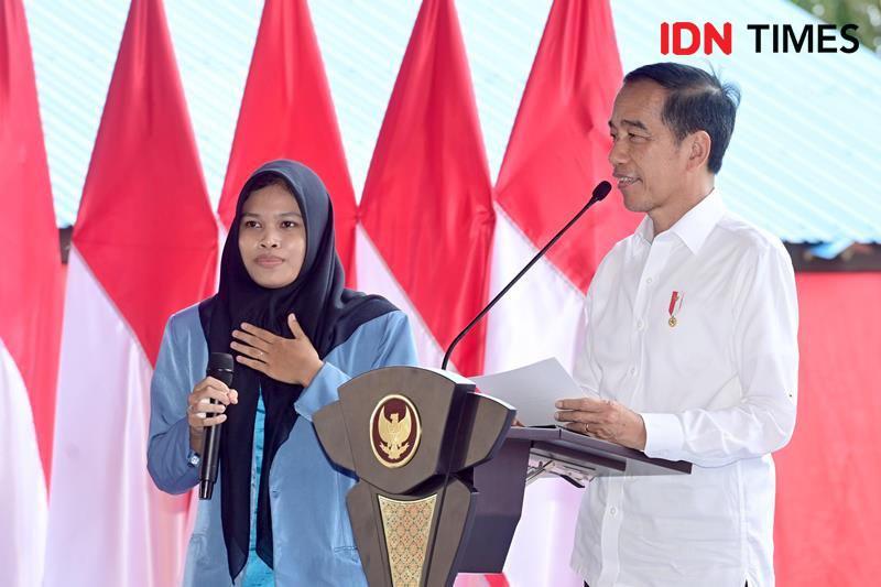 Presiden Jokowi berikan pertanyaan kepada mahasiswa PSDKU Universitas Gunadarma (IDN Times/Ervan)