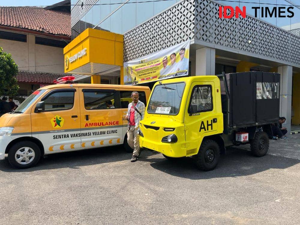 Mobil penjernih air disiagakan di Yellow Clinic Jalan Kyai Saleh No 1 Semarang. (IDN Times/Anggun Puspitoningrum)