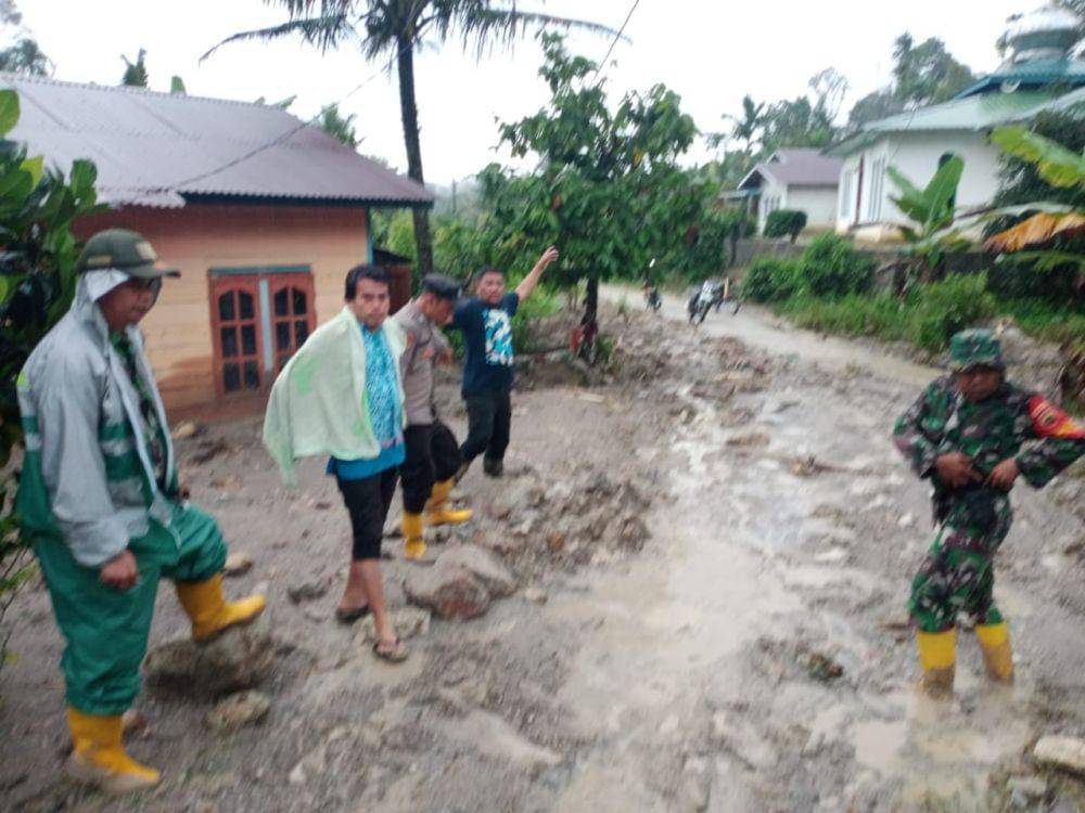 Banjir bandang di Desa Bonanidolok, Kecamatan Purbatua, Kabupaten Tapanuli Utara (Dok.Polres Taput)
