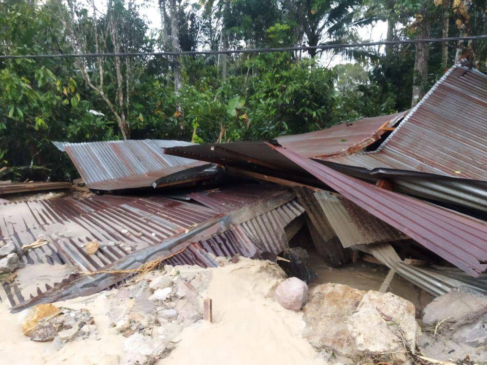 Banjir bandang di Desa Bonanidolok, Kecamatan Purbatua, Kabupaten Tapanuli Utara (Dok.Polres Taput)