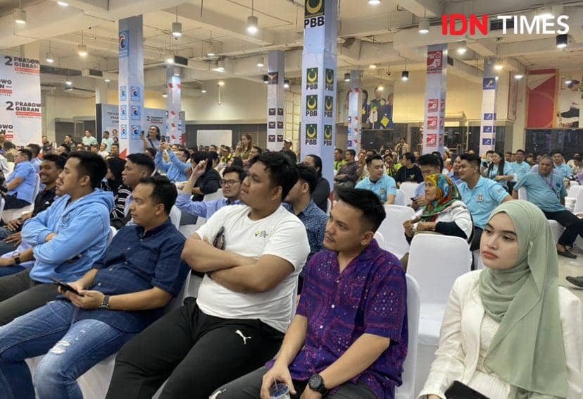 Suasana nobar debat Cawapres Pilpres 2024 di TKD Prabowo-Gibran Sumut (IDN Times/Indah Permata Sari)