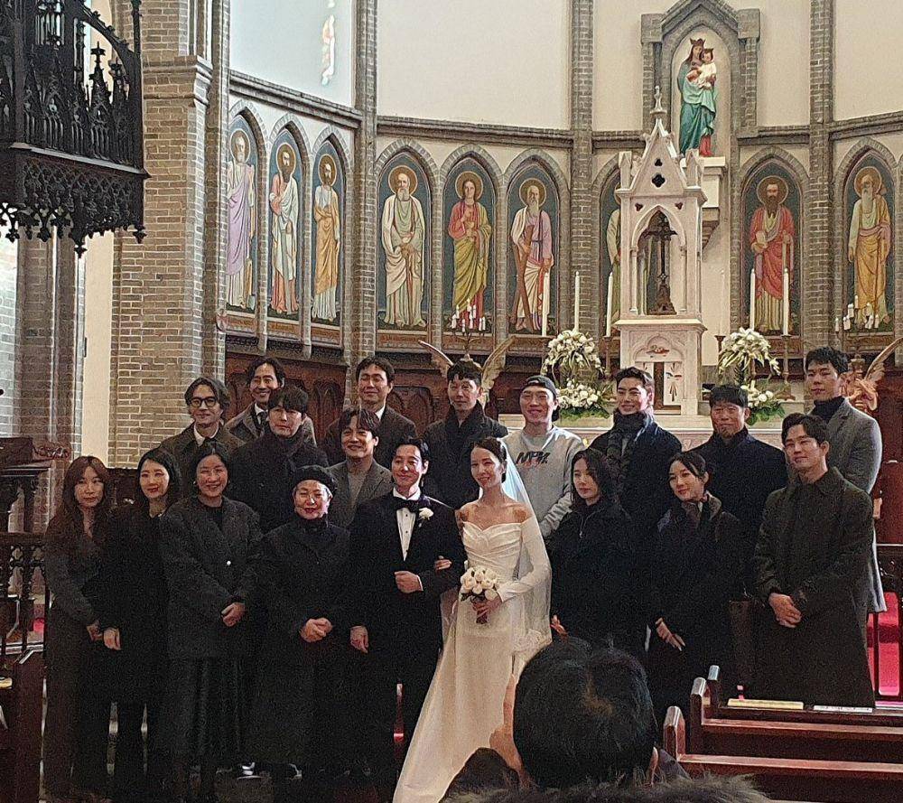 potret pernikahan Kim Dong Wook (twitter.com/1r_luvu)