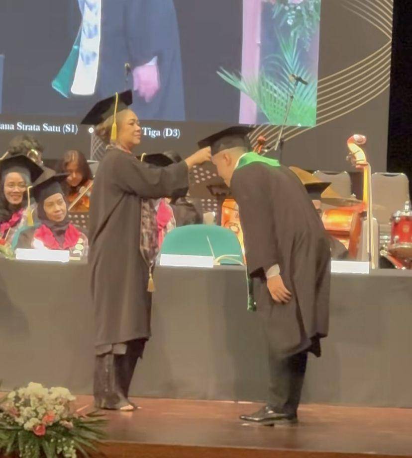 potret wisuda Jason Davis, anak David Bayu (Instagram.com/davidbayudj)