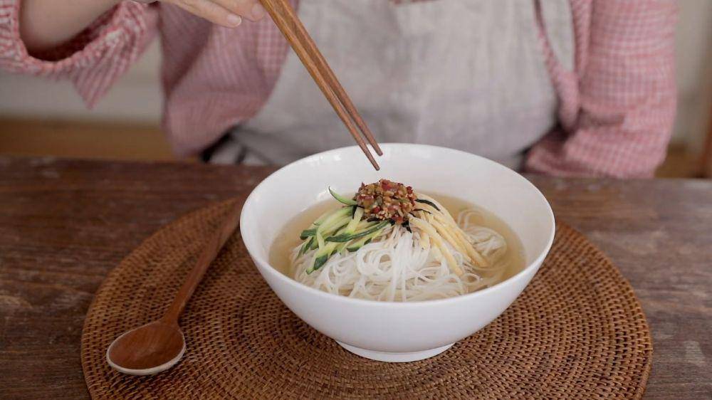 janchiguksu (YouTube.com/bluekimchi)