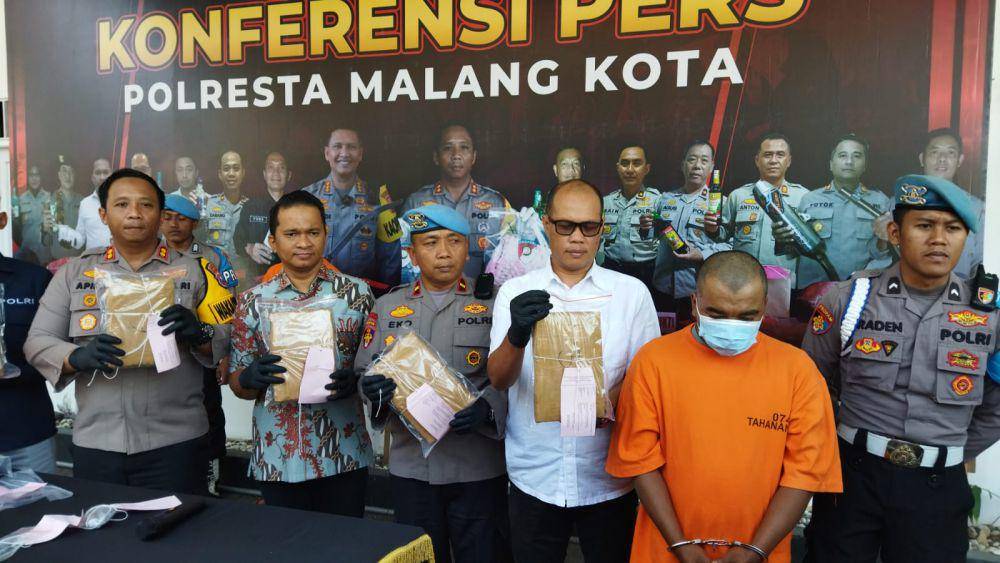 Konferensi pers kasus peredaran ganja 11 kilogram di Mapolresta Malang Kota. (IDN Times/Rizal Adhi Pratama)