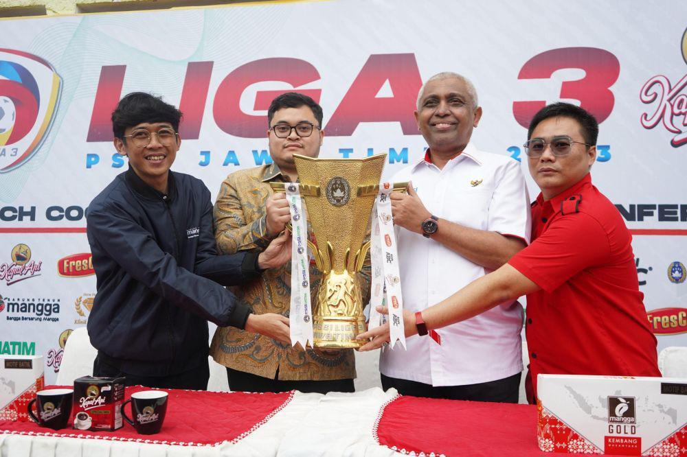 Persedikab kembali meniti karir dengan mengikuti Liga 3 Jawa Timur yang mulai digelar. Ketua Umum Persedikab Kediri Hanindhito Himawan Pramana menginginkan ekosistem sepak bola di Kediri kembali hidup. (Dok. Pemkab Kediri)