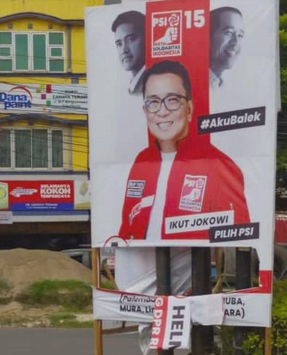 Perusakan Baliho Caleg DPR RI Dapil I Sumsel Helmy Yahya di Kota Palembang (Dok: istimewa)