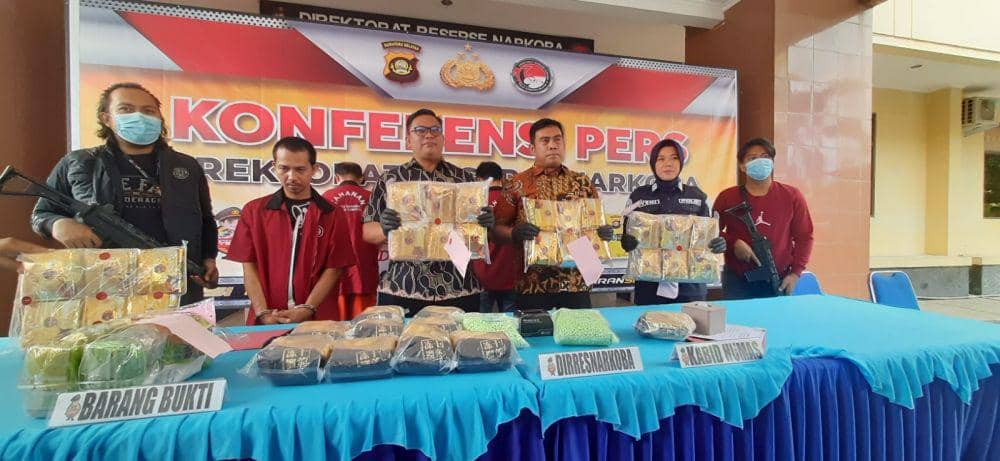 Kurir Narkotika di Palembang Ambil 23,7 Kg Sabu di Dashboard Mobil