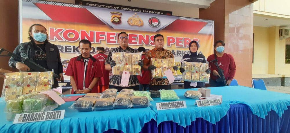 Press rilis Ditresnarkoba Polda Sumsel terkait penangkapan kurir di Kawasan Bukit Palembang (Dok: istimewa)