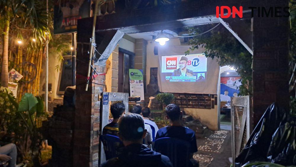 Pendukung AMIN Jatim Nobar di Rumah Relawan Sambil Diskusi