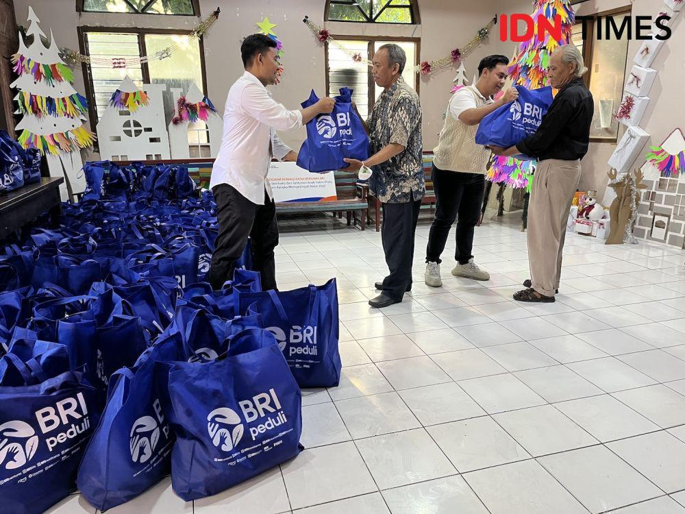 Berbagi Kasih Saat Natal, BRI Peduli Salurkan 200 Sembako di Semarang
