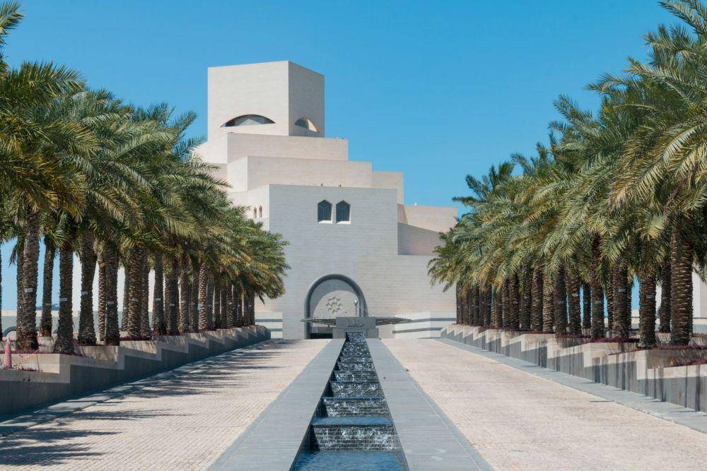 Doha, Qatar (unsplash.com/John Simmons)