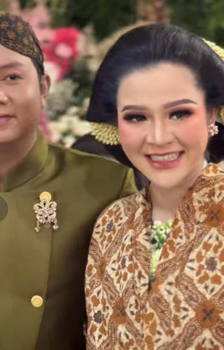 Kebaya mitoni Bella Bonita (instagram.com/asrileksono_parasasriofficial)