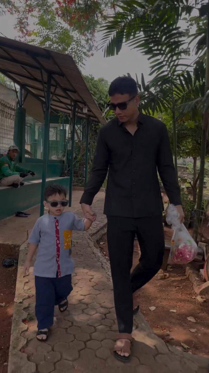potret Gala Sky ziarah ke makam Vanessa Angel (instagram.com/fadlyfsl_)