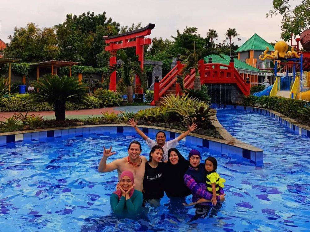 Splash Waterpark Puri Surya Jaya (instagram.com/cuterliyana)