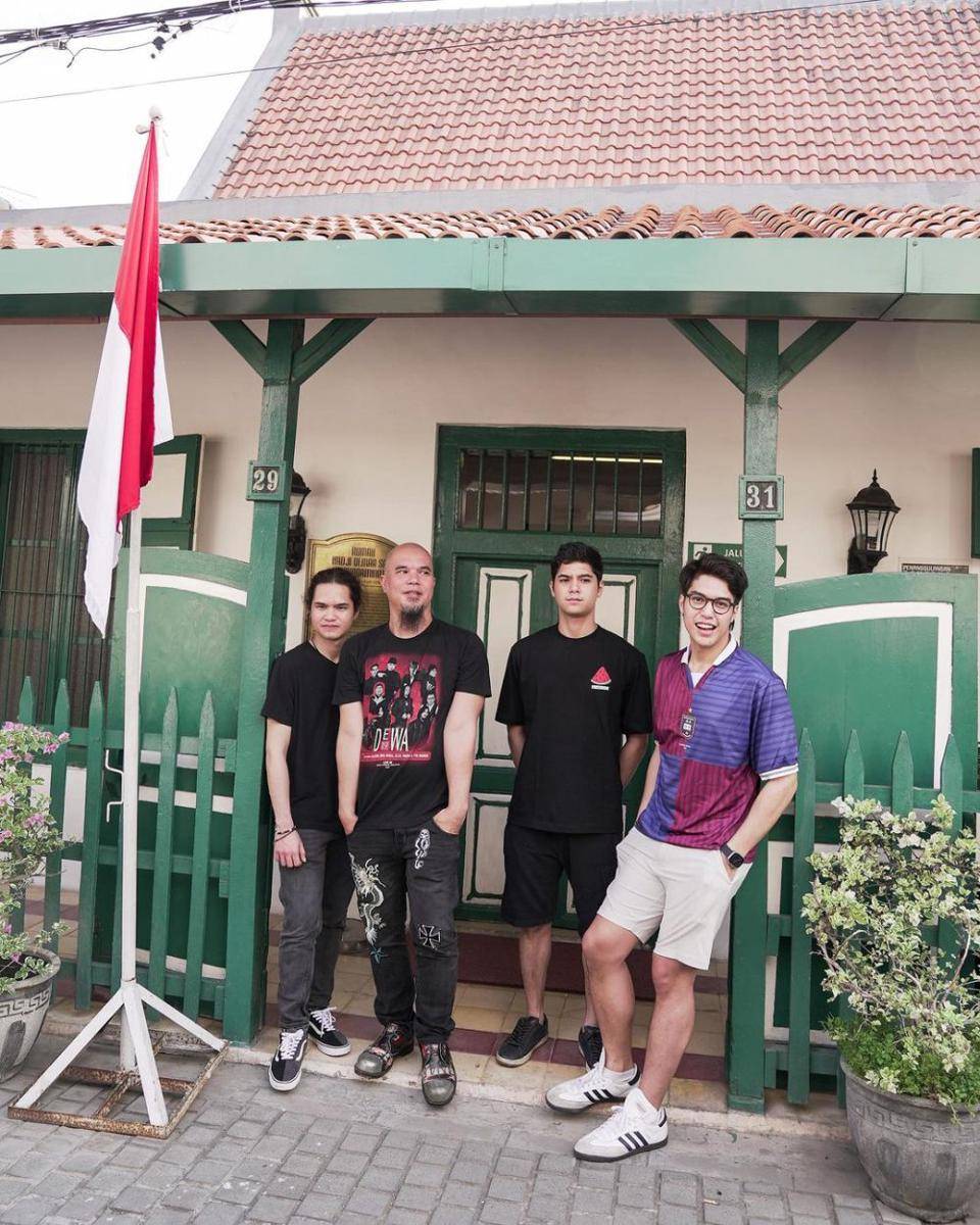 potret Ahmad Dhani dan keluarga (instagram.com/alghazali7)
