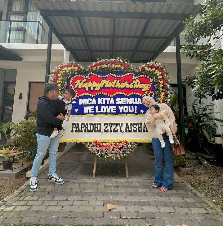 potret kejutan hari ibu yang diterima oleh para artis tanah air (instagram.com/kesharatuliu05)