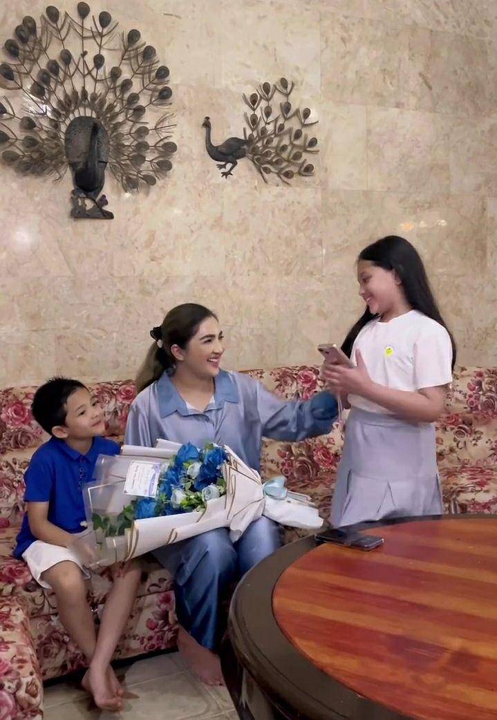 potret kejutan hari ibu yang diterima oleh para artis tanah air (instagram.com/ashanty_ash)