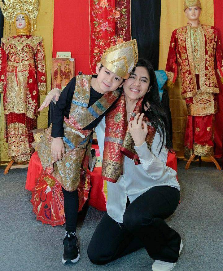 potret kejutan hari ibu yang diterima oleh para artis tanah air (instagram.com/putriuna)