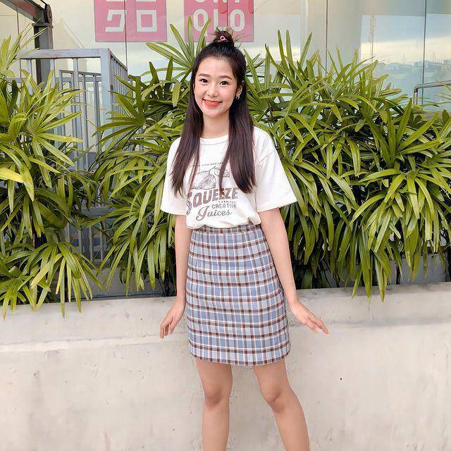 ide outfit pakai atasan putih ala Film Rachanun (instagram.com/fr.racha)