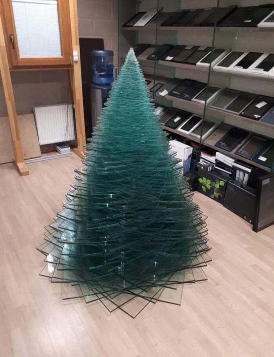potret bentuk pohon Natal nyentrik (reddit.com/user/CleverDad)