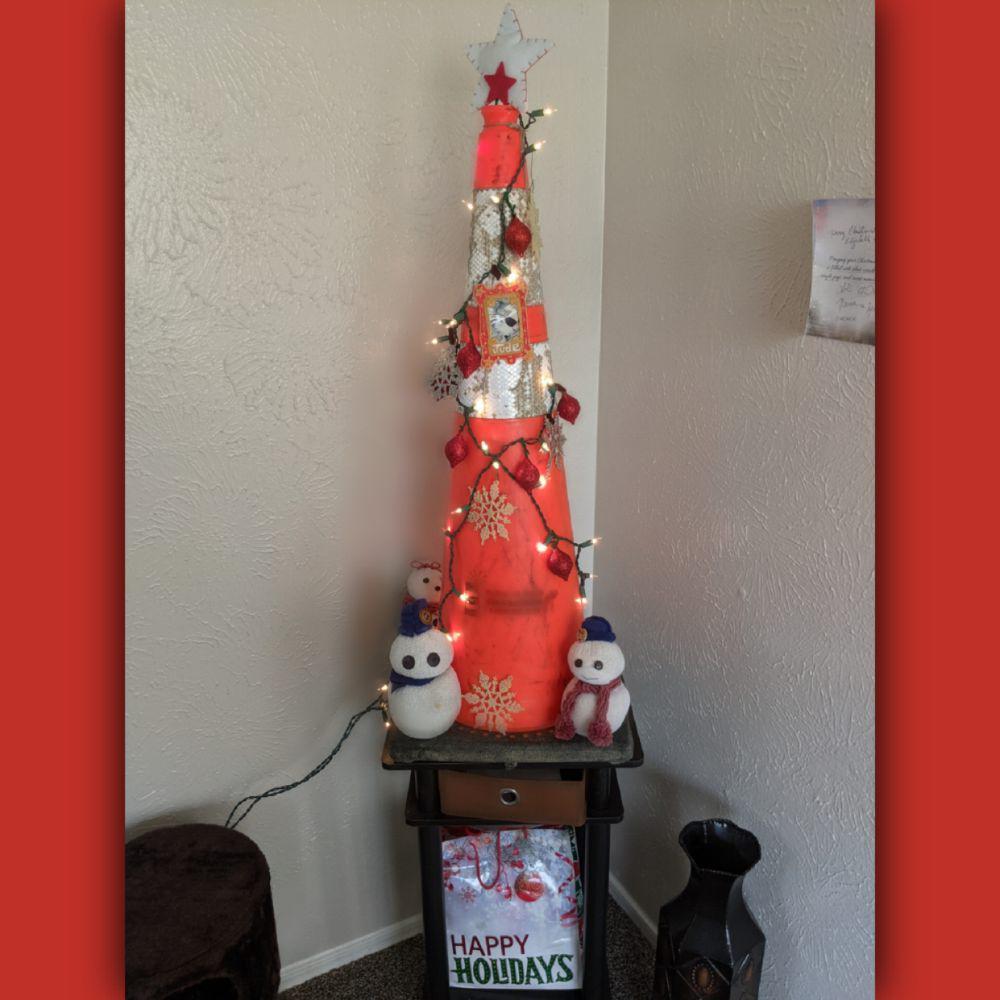 potret bentuk pohon Natal nyentrik (reddit.com/user/BettaBorn)