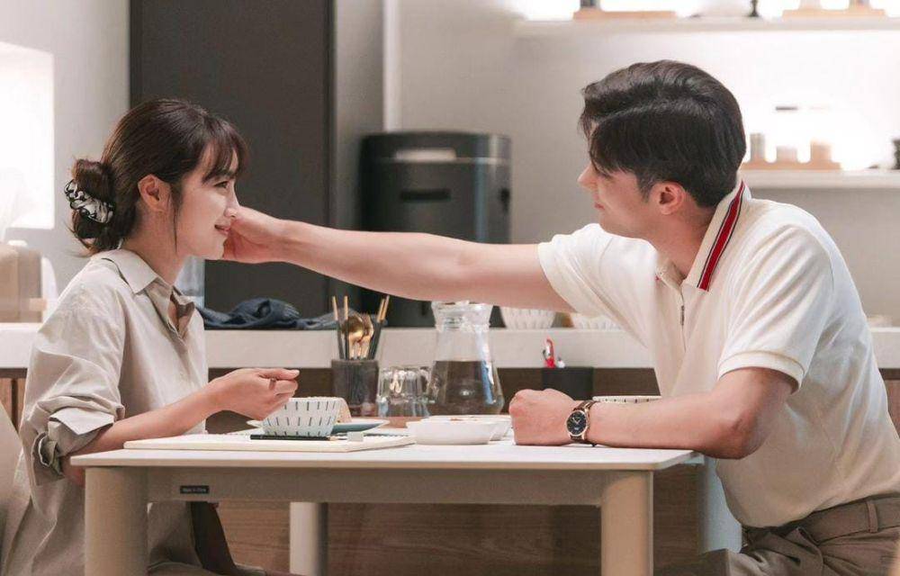 Jung Yoo Min dan Sung Hoon di drama Perfect Marriage Revenge (instagram.com/mbn_drama)