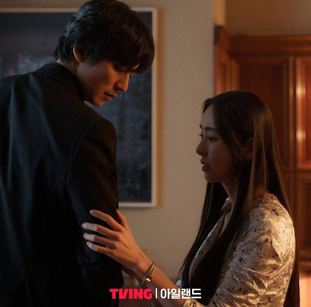 Kim Nam Gil dan Lee Da Hee di drama Island (instagram.com/tving.official)