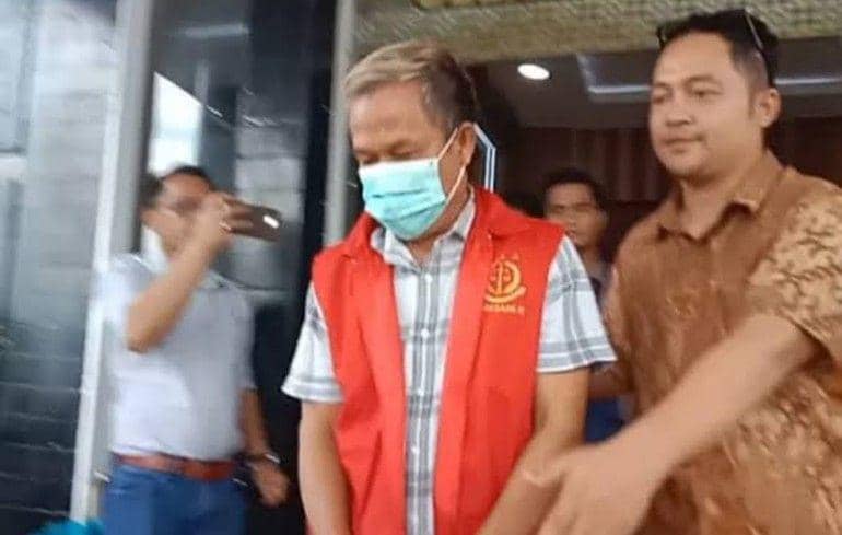 (Mantan Kades Bukit Batu Kecamatan Air Sugihan, Kabupaten OKI berinisial A saat ditahan Kejari OKI) IDN Times/istimewa