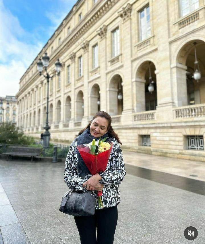 momen kejutan hari ibu Donna Agnesia di Prancis (instagram.com/dagnesia)