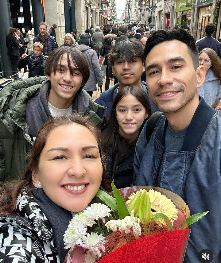 momen kejutan hari ibu Donna Agnesia di Prancis (instagram.com/dagnesia)