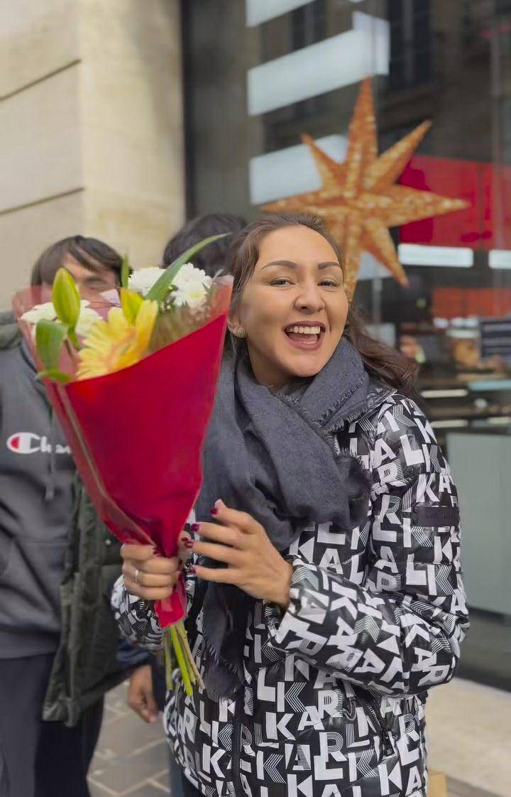 momen kejutan hari ibu Donna Agnesia di Prancis (instagram.com/dagnesia)