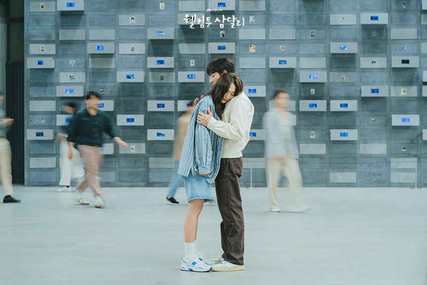 potret Ji Chang Wook dan Shin Hye Sun di drakor Welcome to Samdalri (dok.JTBC/Welcome to Samdalri)