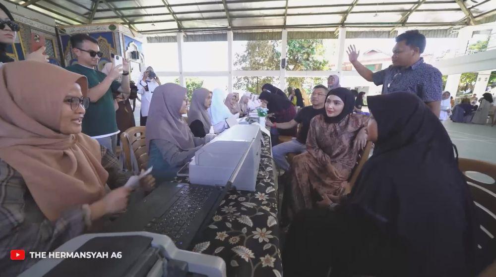 Ashanty antar anak pesantren (youtube.com/the hermansyah a6)