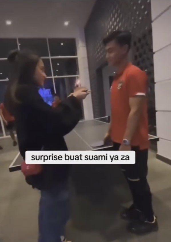 potret Azizah kasih kejutan ultah ke Arhan (instagram.com/azizahsalsha_)