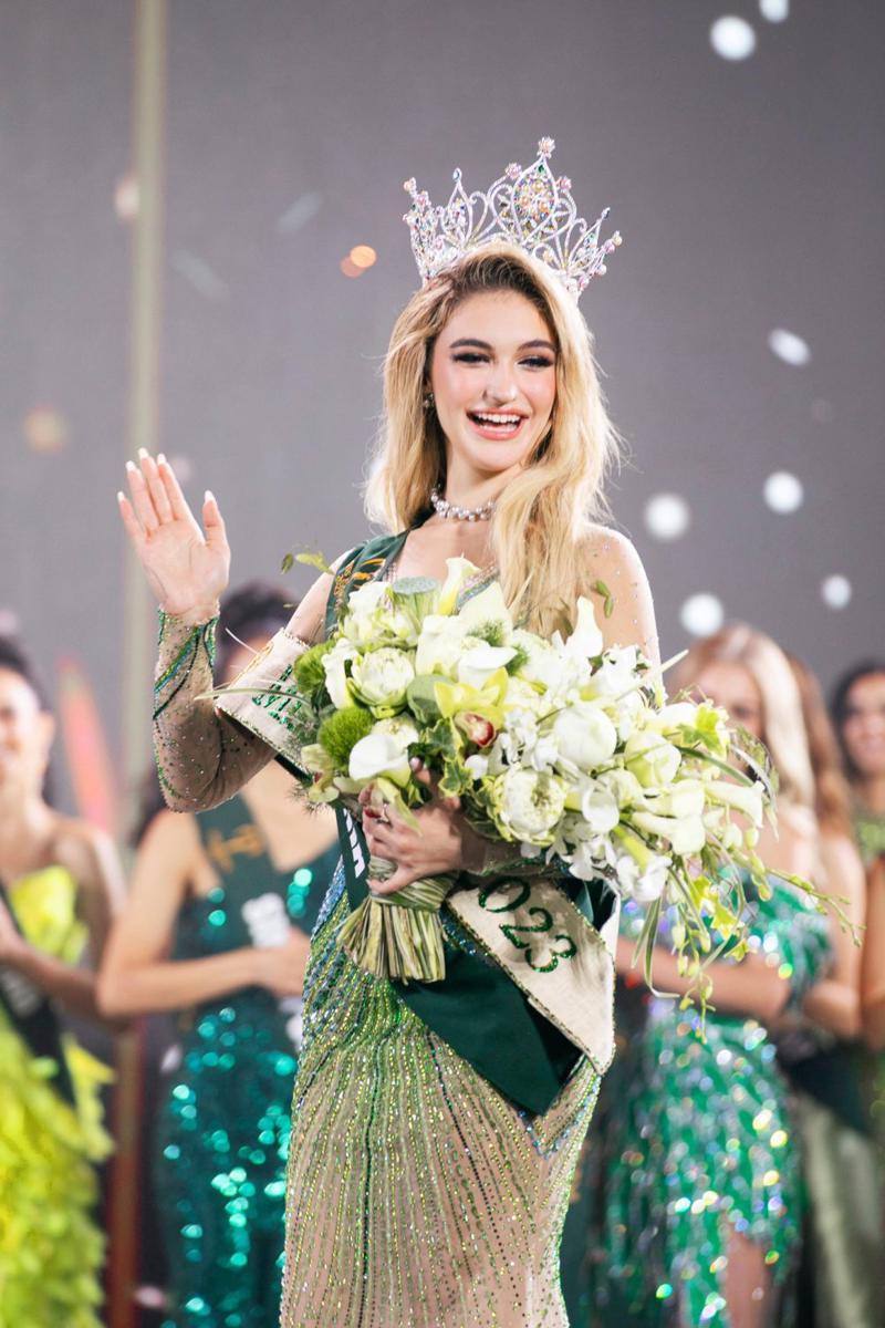 Drita Ziri, Pemenang Miss Earth 2023 asal Albania (Facebook.com/Miss Earth)