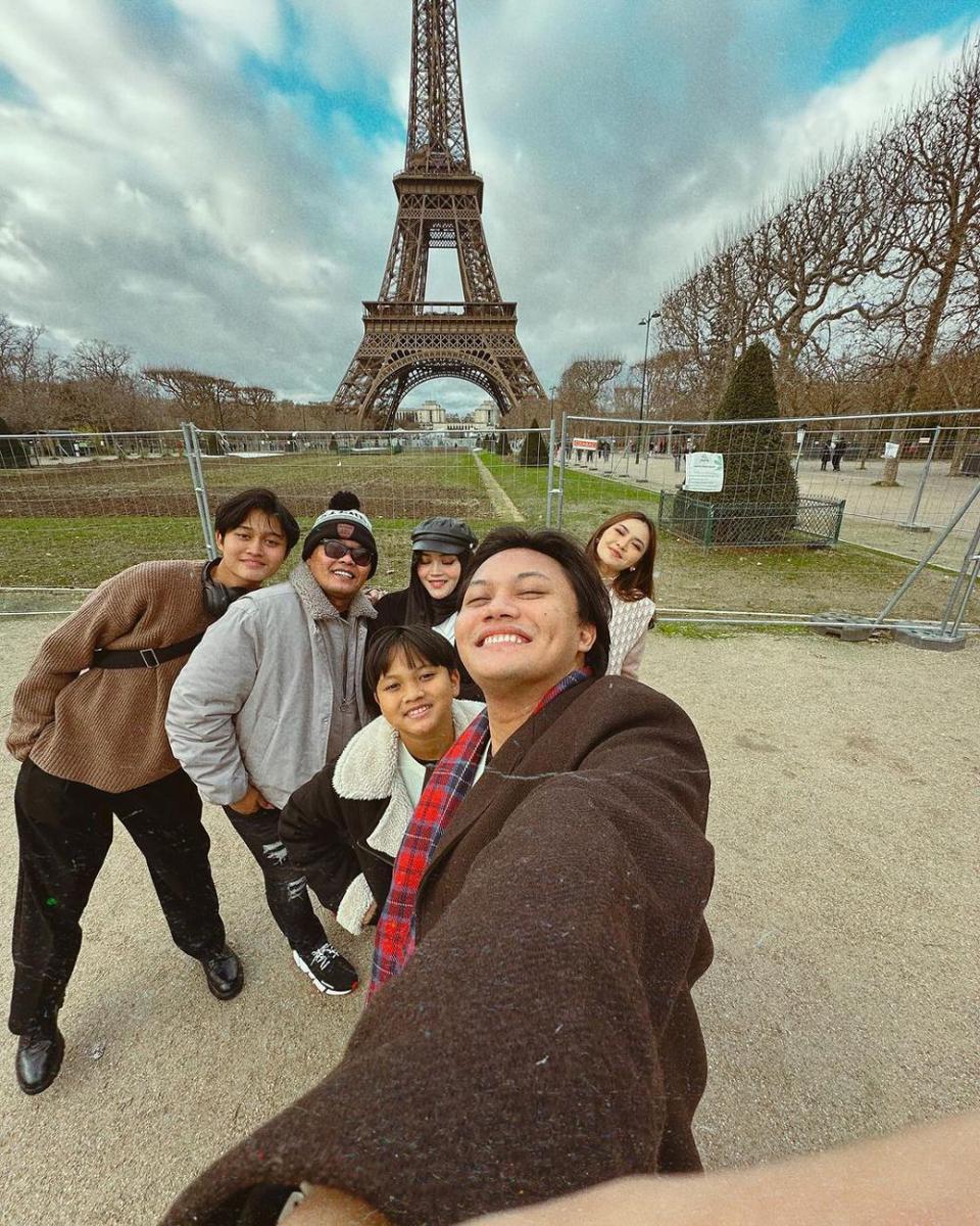 potret Rizky Febian dan keluarga (instagram.com/rizkyfbian)
