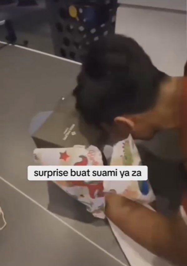 potret Azizah kasih kejutan ultah ke Arhan (instagram.com/azizahsalsha_)