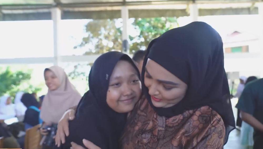 Ashanty antar anak pesantren (youtube.com/the hermansyah a6)