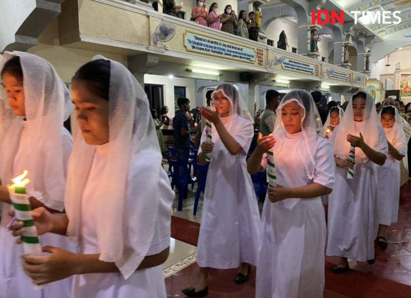 Suasana ibadah Misa malam Natal 2023 di Graha Maria Annai Velangkanni Medan (IDN Times/Indah Permata Sari)