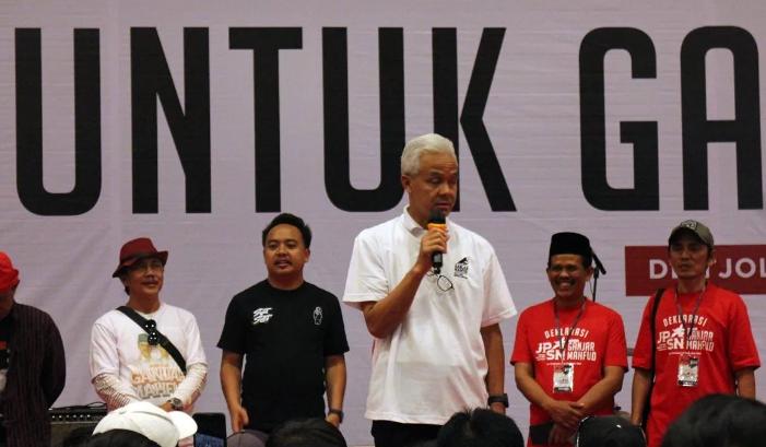 Ganjar Tanggapi Roy Suryo soal Mikrofon Debat Capres-Cawapres
