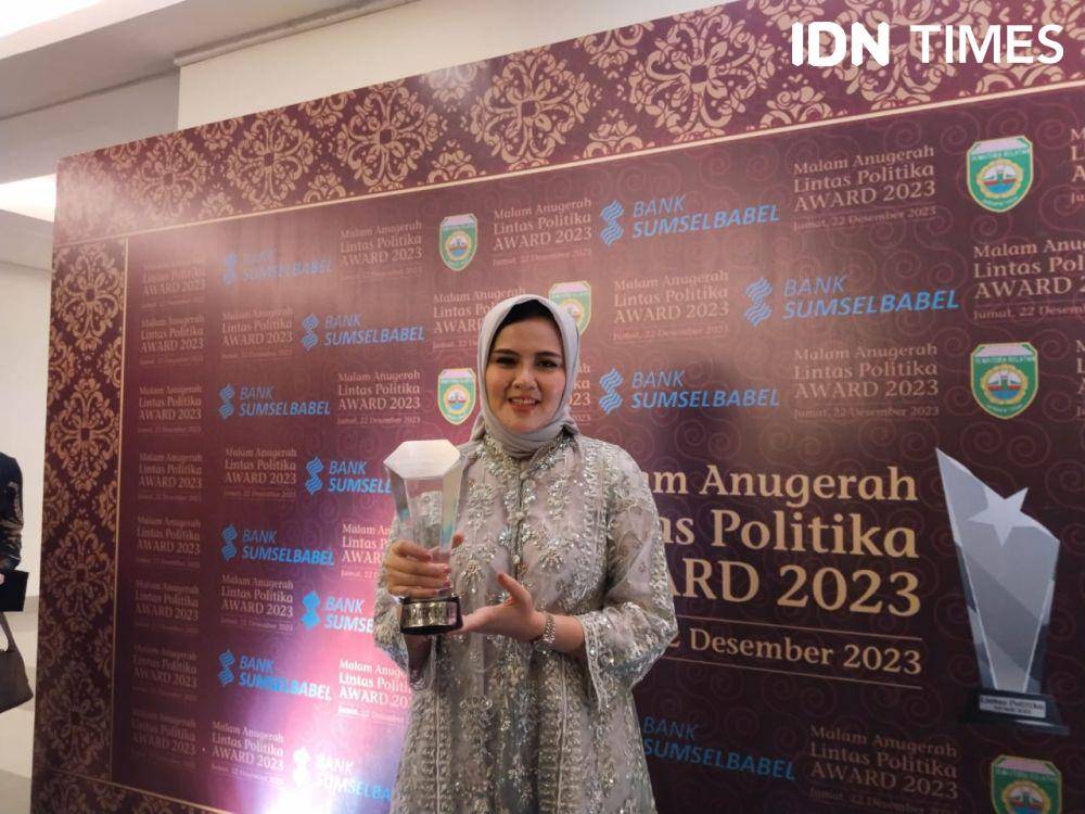 Nirmala Dewi eks manajemen Sriwijaya FC yang kini jadi Sekjen Perbasi mendapatkan penghargaan Tokoh Perempuan Inspiratif Nasional (IDN Times/Feny Maulia Agustin)